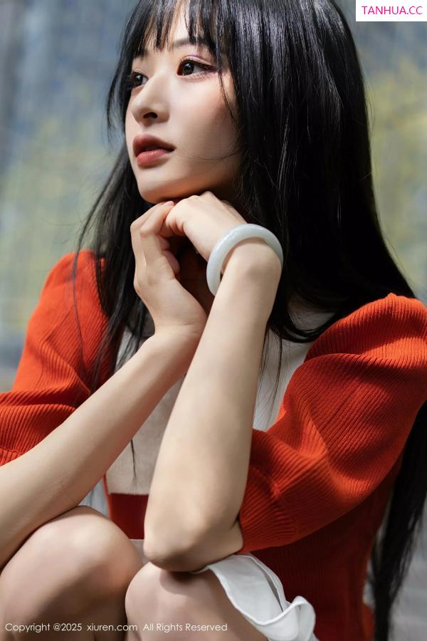   [XiuRen]高清写真图 2025.05.08 No.10247 茂木希子 橙色T恤第9张图片